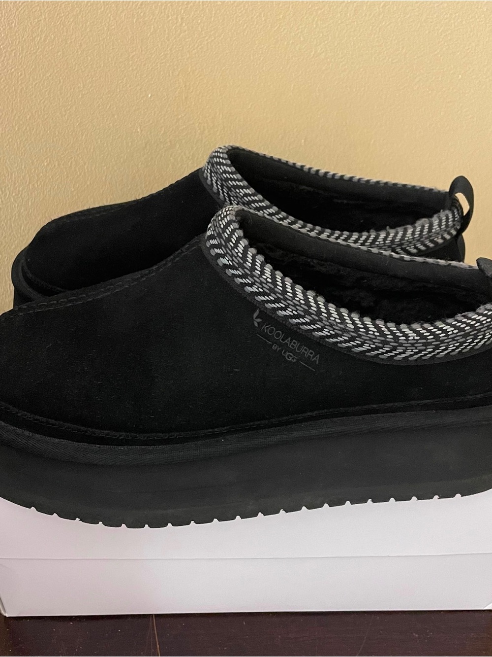 Koolaburra By Ugg Burree Black Suede Platform Slippers Woven Trim Women Shoes
